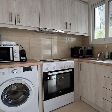 Cozy Apartment In Nea Smyrni Atenas Exterior foto