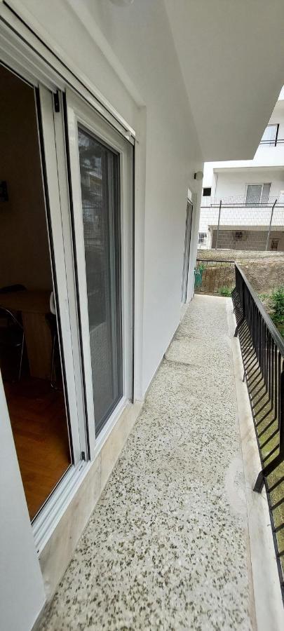 Cozy Apartment In Nea Smyrni Atenas Exterior foto
